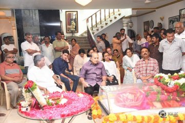 Celebrities Pay Homage to Vijaya Nirmala Garu